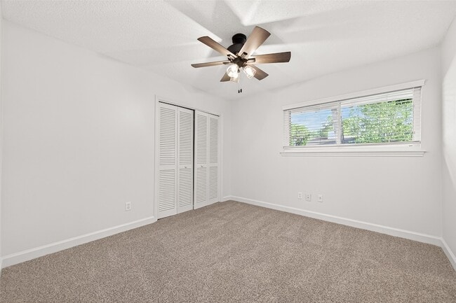 Building Photo - 10602 Longmont Dr