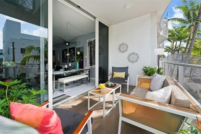 Building Photo - 2100 Park Ave