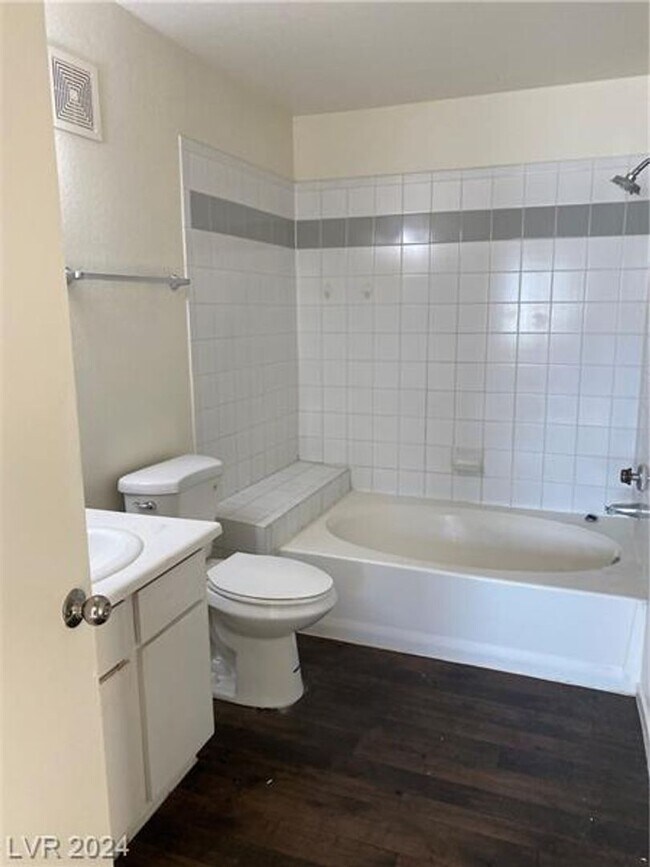 Building Photo - Cute Lower Level Condo