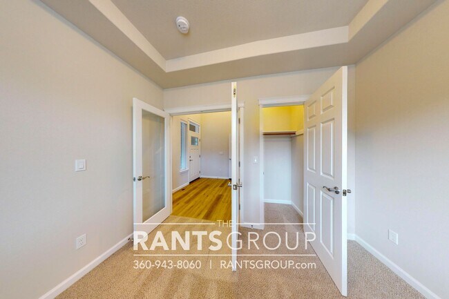 Building Photo - 3 Car Garage! Private Beach Access! Fantastic Location! I5 & shopping only 5 minutes away!
