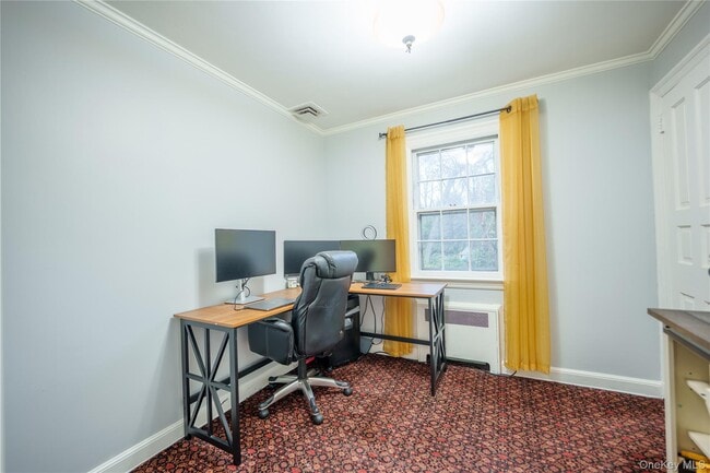 Building Photo - 10 Hidden Pond