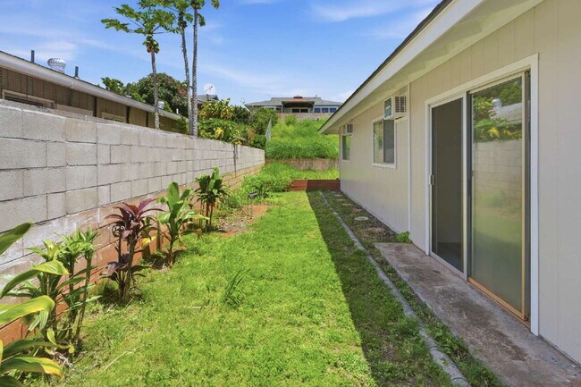 Building Photo - Freshly Renovated 3BR/2BA Home with 2-Car Carport