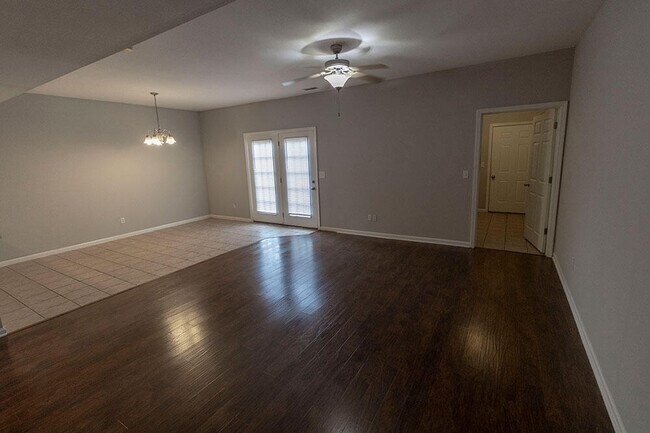 Building Photo - 1945 Center St