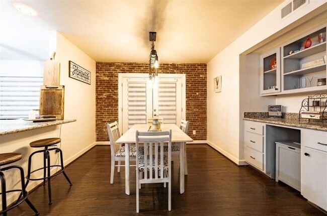 Building Photo - 10305 Bassoon Dr