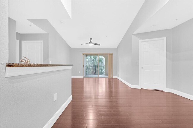 Building Photo - 2586 Centergate Dr