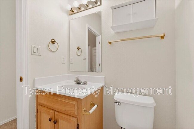 Building Photo - 7411 Peregrine Rd NE