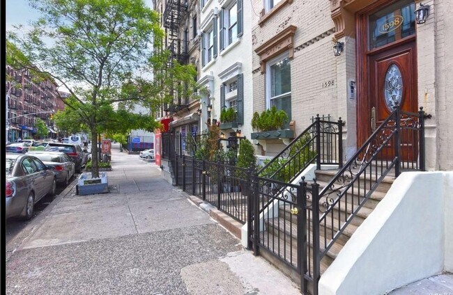 Primary Photo - 1598 Lexington Ave