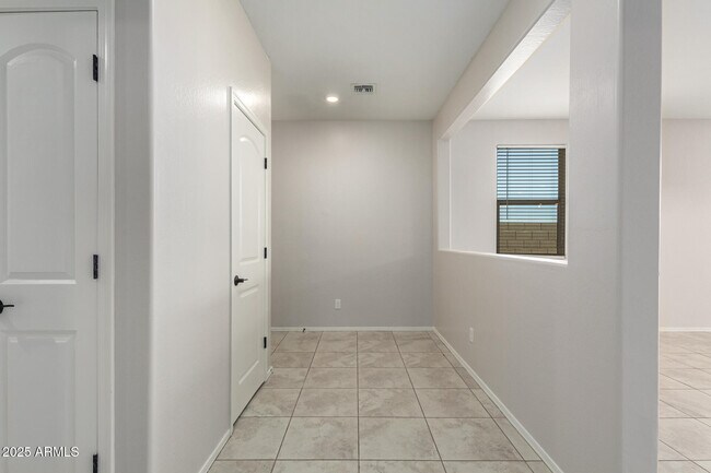 Building Photo - 9551 Silo Cir