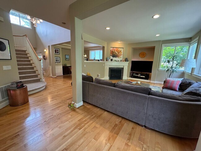 Building Photo - 4bd/2.5ba Sammamish Home