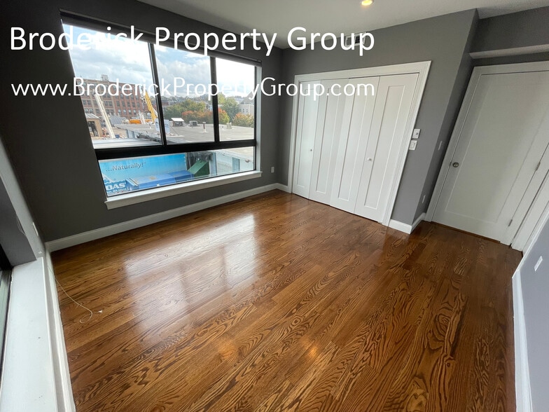 Building Photo - 303 D St