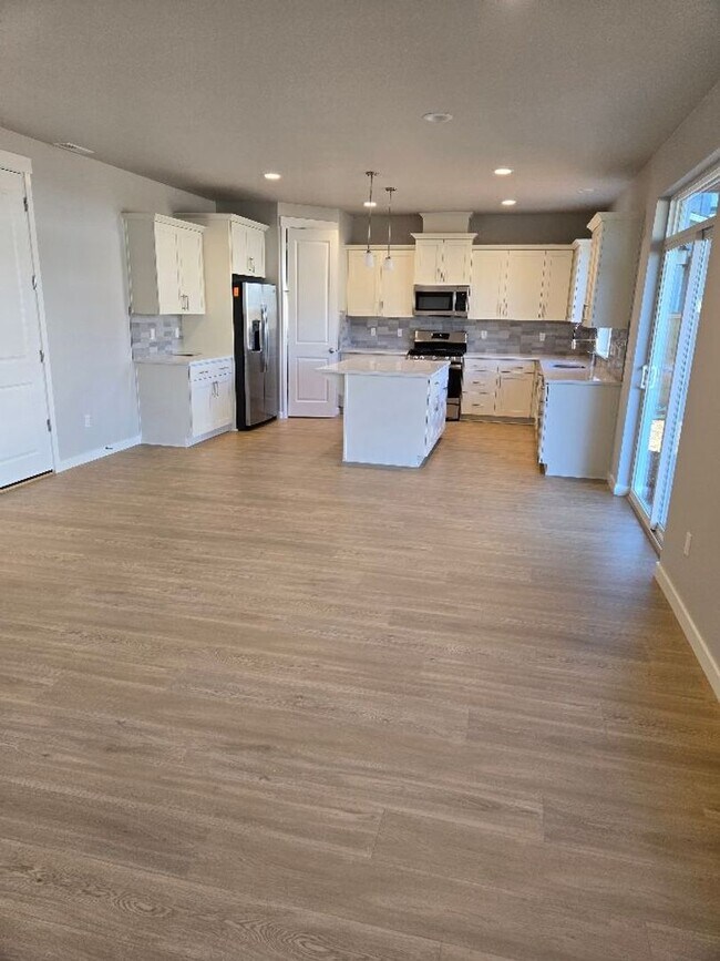 Building Photo - Brand New & Beautiful 2025 Holt Home !  Wa...