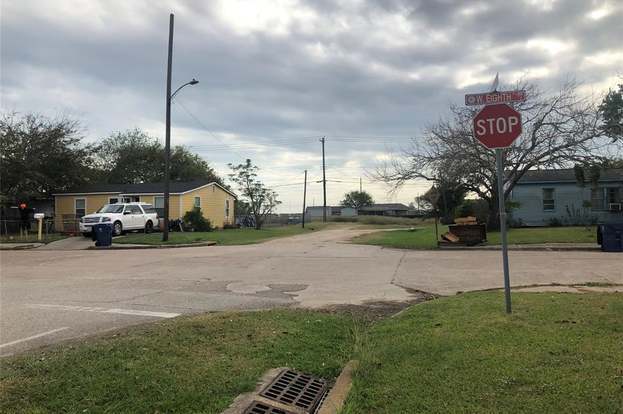 Building Photo - 502 W 8th St