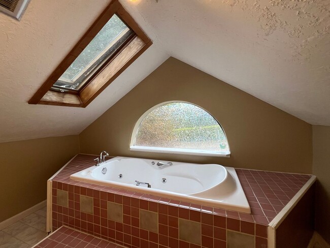 Building Photo - Outdoor Oasis: Charming 3 Bed 2 Bath House!