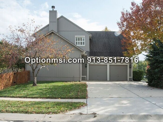 Building Photo - Close to Olathe East Highschool!