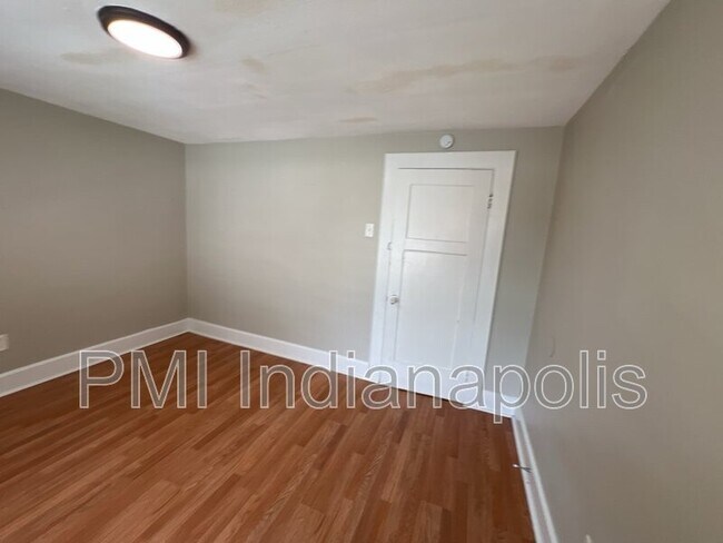Building Photo - 310 N Riley Ave