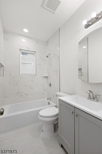 Building Photo - 325 N 7th St