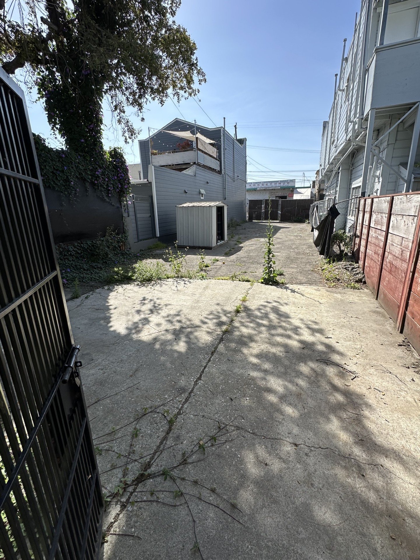 Building Photo - 1240 E 12th St