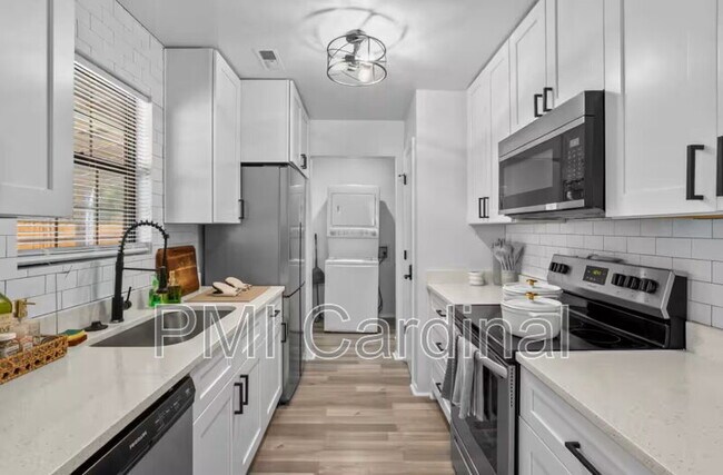 Building Photo - 2117 Wilson Ave