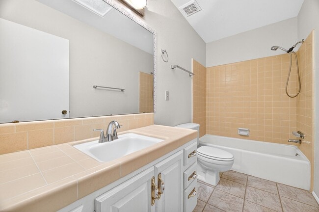 Building Photo - 510 W Cll Lago