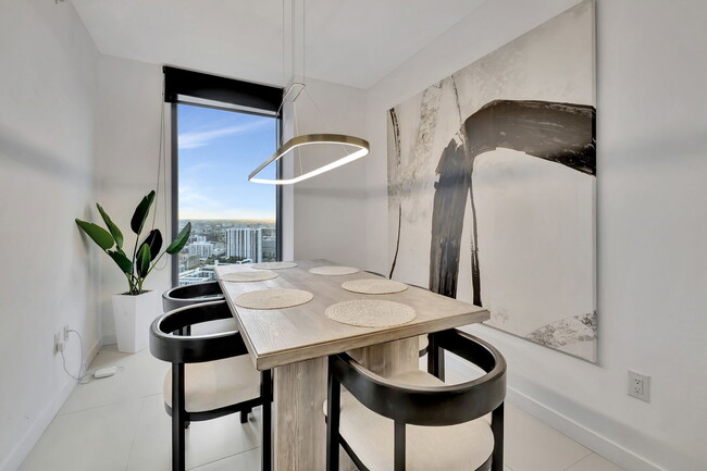 Building Photo - 501 NE 31st St