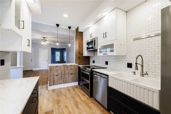 Building Photo - 222 Gregory St