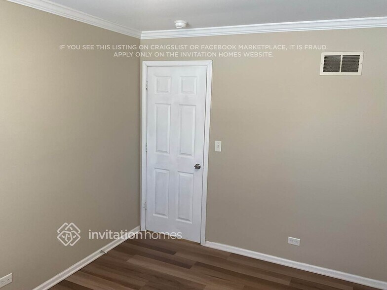 Building Photo - 416 Deerpath Dr