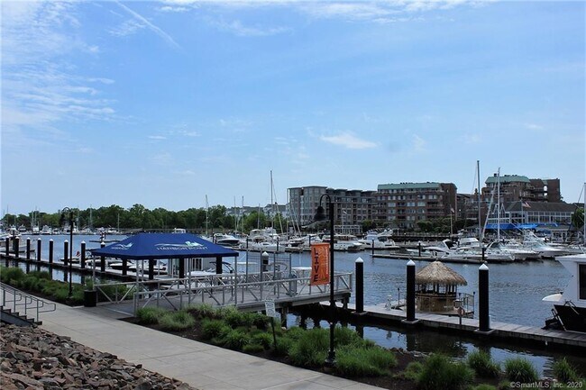 Building Photo - 13 E Walnut St