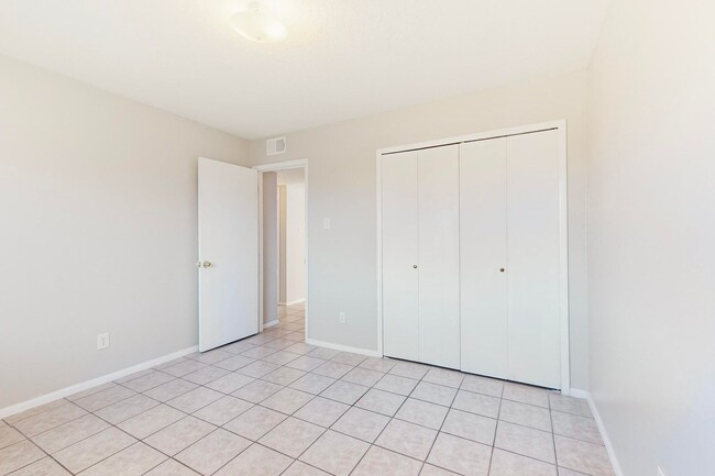 Building Photo - Taylor Ranch 4/BD 2/BA 2/CG