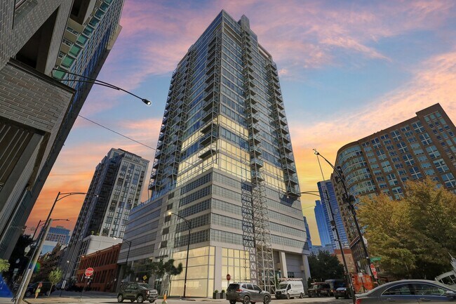 Building Photo - 653 N Kingsbury St