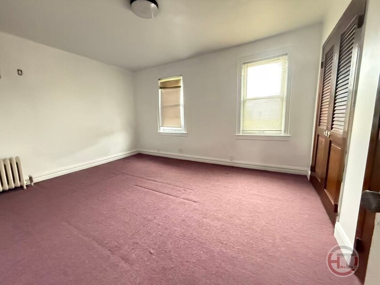 Building Photo - 3070 Coddington Ave