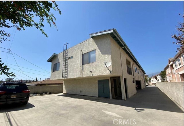 Building Photo - 832 Padilla St