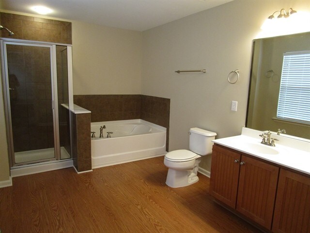 Building Photo - 406 Howell Xing