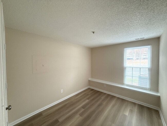 Building Photo - Renovated condo in Colville Ii!