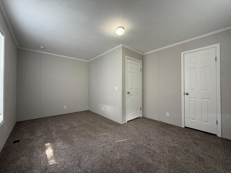 Building Photo - 16137 Normandy St