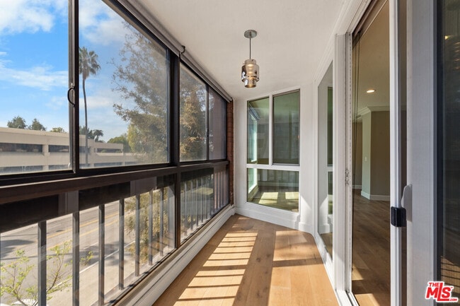 Building Photo - 4477 Wilshire Blvd