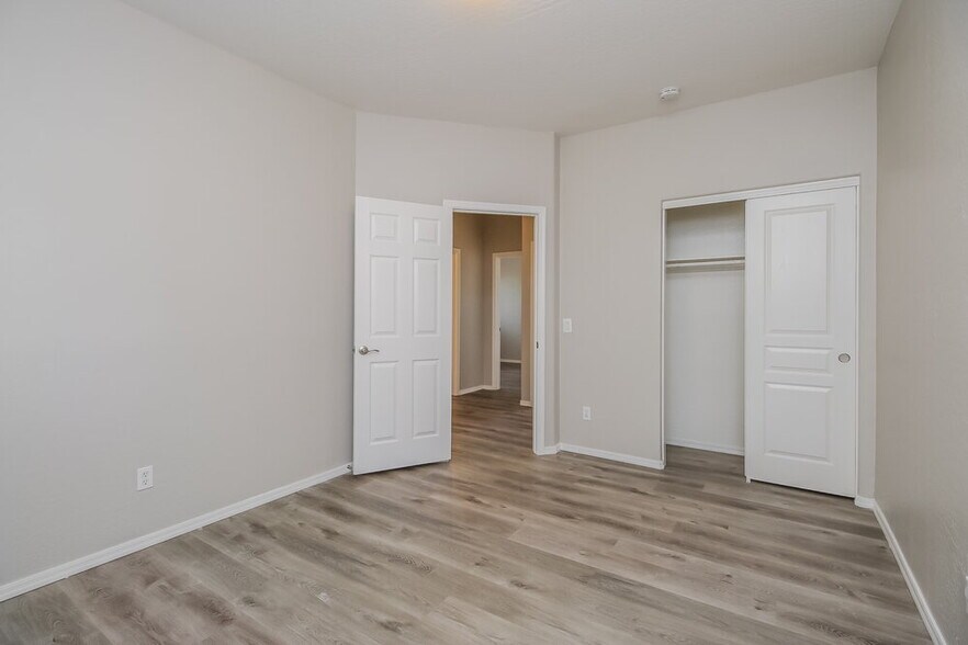 Building Photo - 815 W St Charles Ave