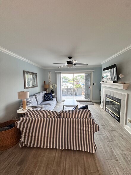 Lake front - 18713 Vineyard Point Ln