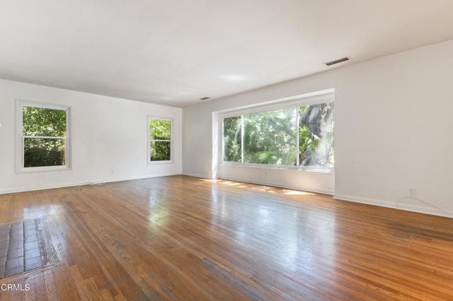 Building Photo - 2721 E Chevy Chase Dr