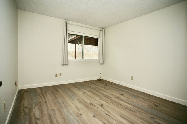 Building Photo - 3br, 2ba in a Great Family Neighborhood Available Now!