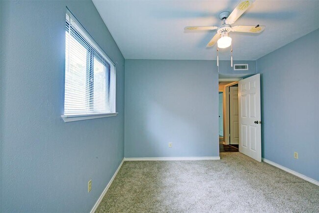 Building Photo - 17910 Navajo Trail Dr
