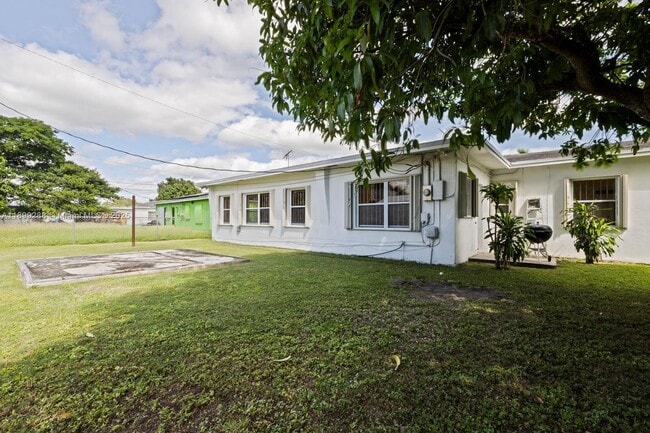 Building Photo - 14110 Van Buren St