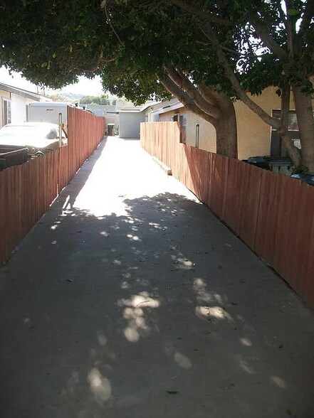 Building Photo - 26001 Juanita St