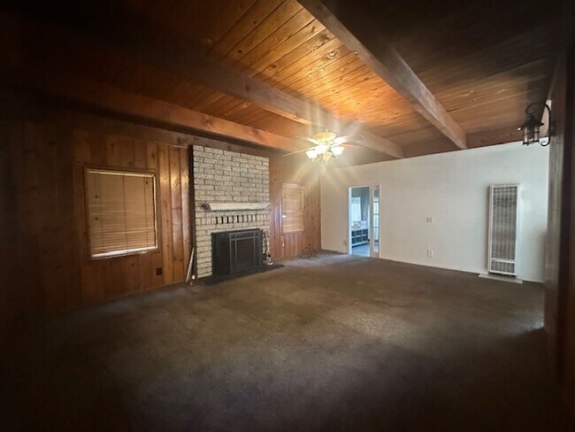 Building Photo - 482 Zuger Ct