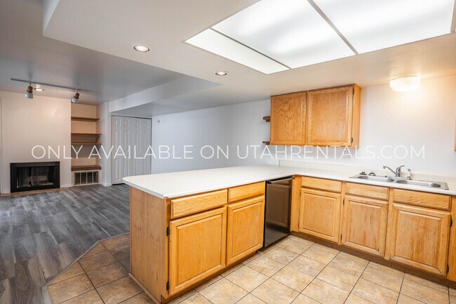 Building Photo - 1651 Hickory Ln