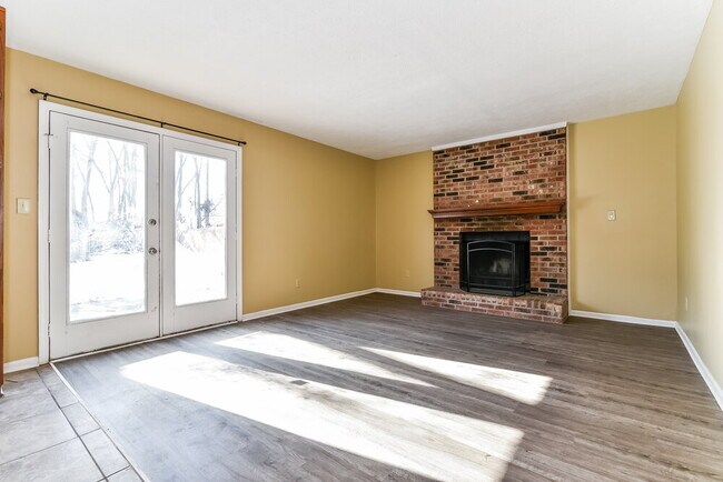 Building Photo - 7551 Rogers Dr