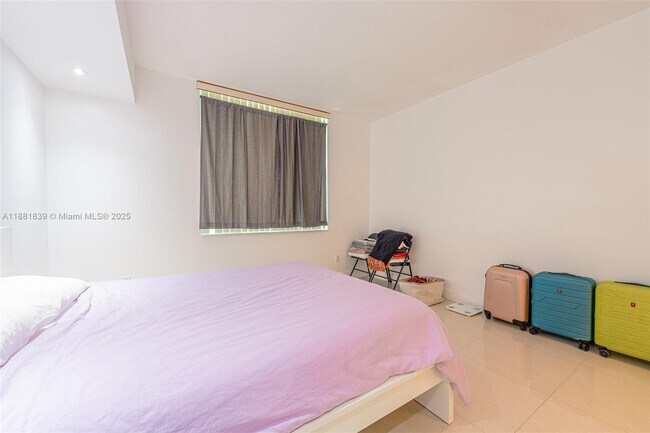 Building Photo - 335 S Biscayne Blvd