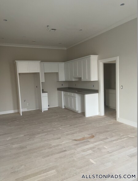 Building Photo - 16-18 Highgate St.