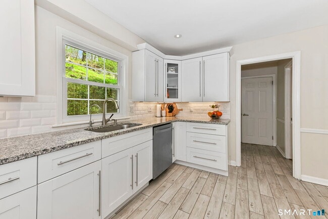 Building Photo - 163 MacGregor Dr