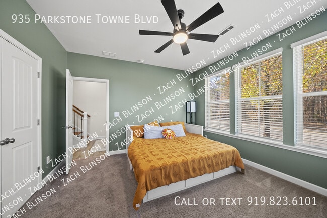 Building Photo - 935 Parkstone Towne Blvd