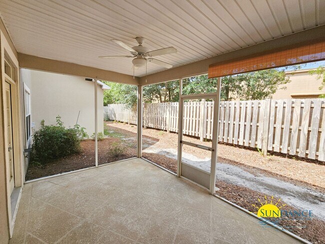 Building Photo - Gorgeous 3 Bedroom Townhouse in Miramar Beach